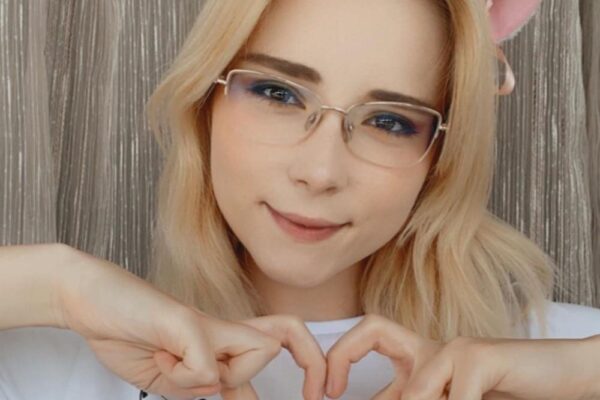 Sweetie Fox: The Rising Star You Need to Know About!