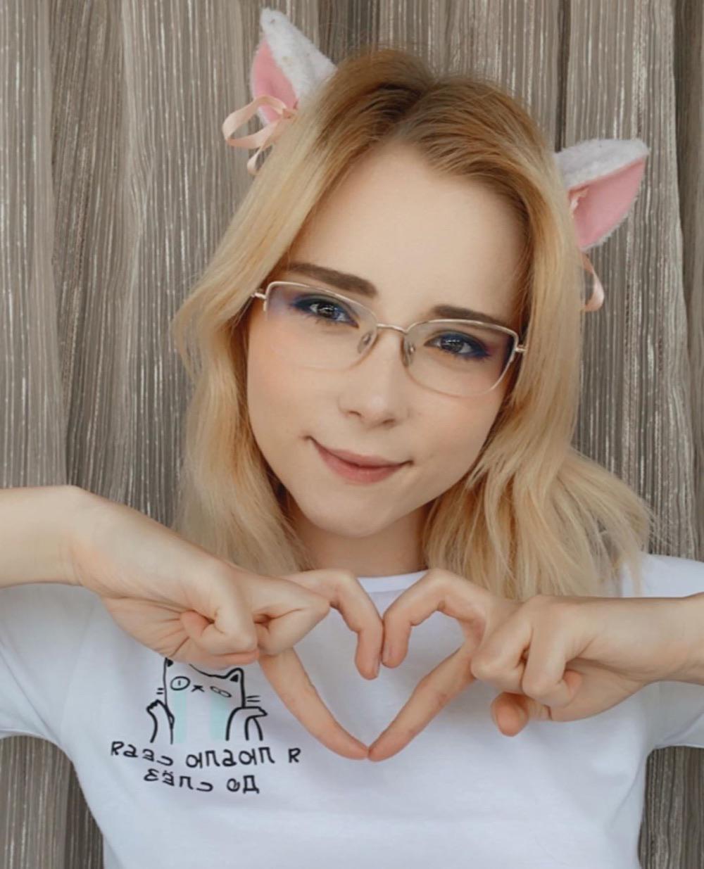 Sweetie Fox: The Rising Star You Need to Know About!